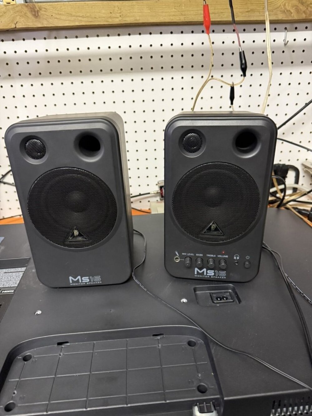 ✅Behringer MS16 16-watt High Performance Powered Monitor System Speakers Tested - Picture 2 of 8